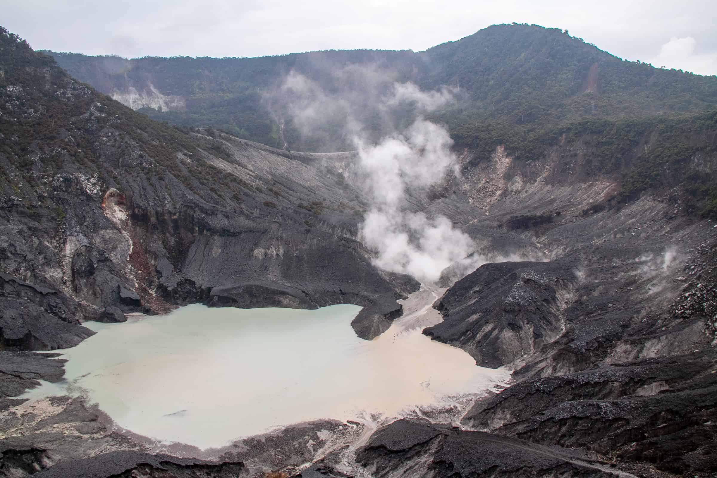 Tangkuban Perahu vulkaan