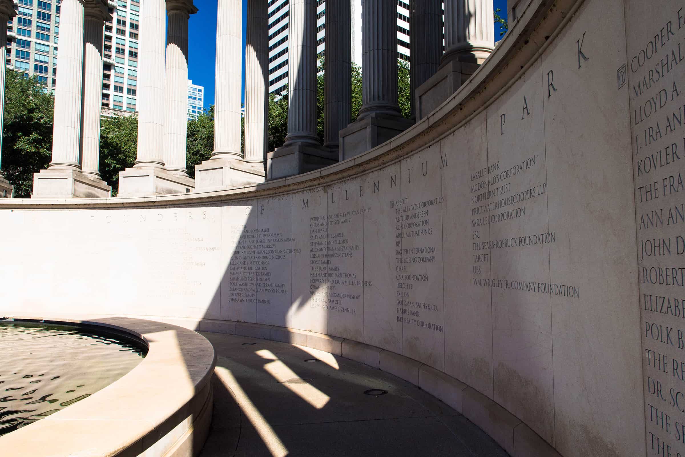 Het Millennium Monument in het Millennium Park in Chicago