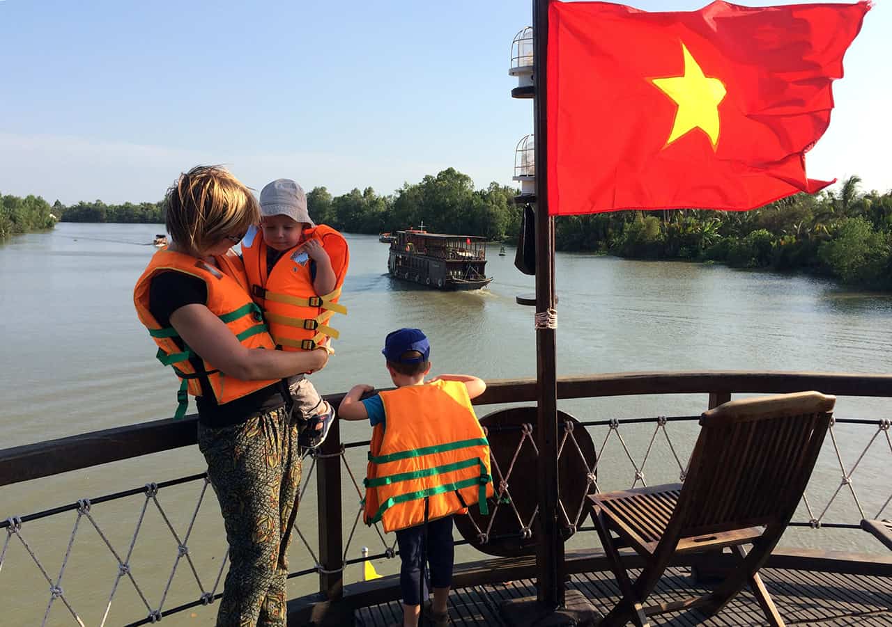Met de kids in Vietnam en Cambodja