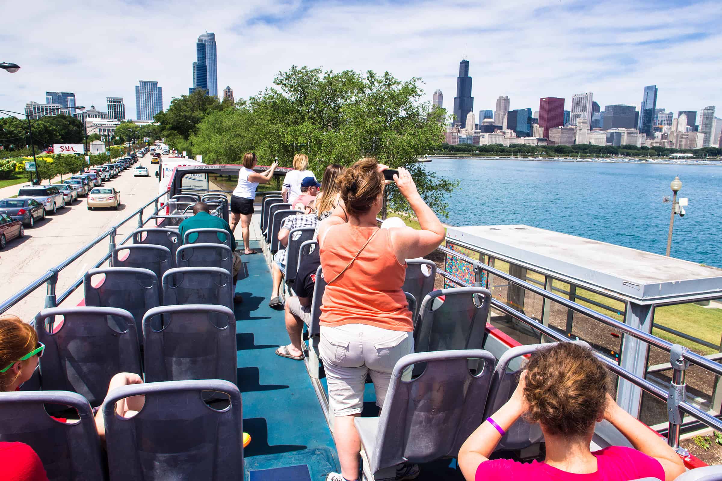 Hop-on, Hop-off bus tour in Chicago