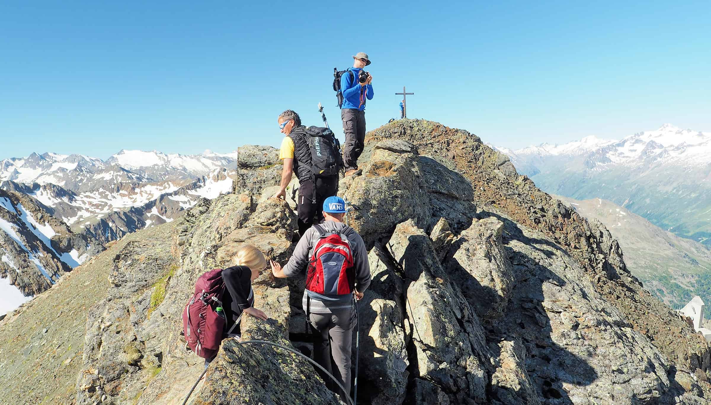 Op weg naar een van de vele bergtoppen