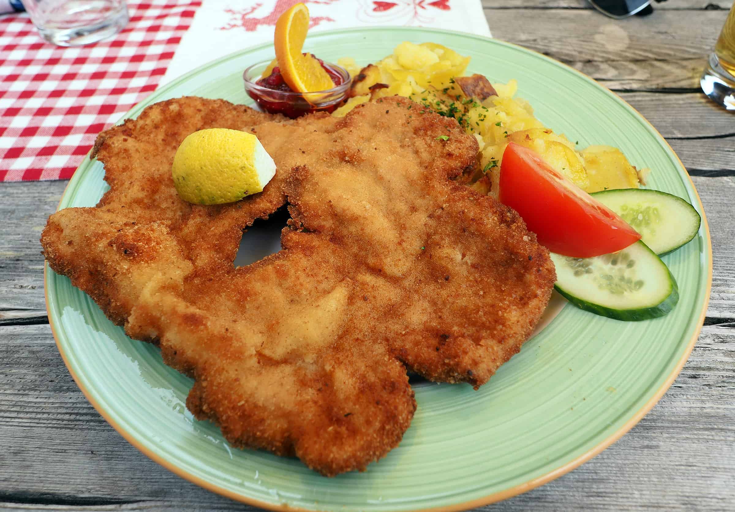 Heerlijk eten in de Franz Senn Hutte: Schnitsel