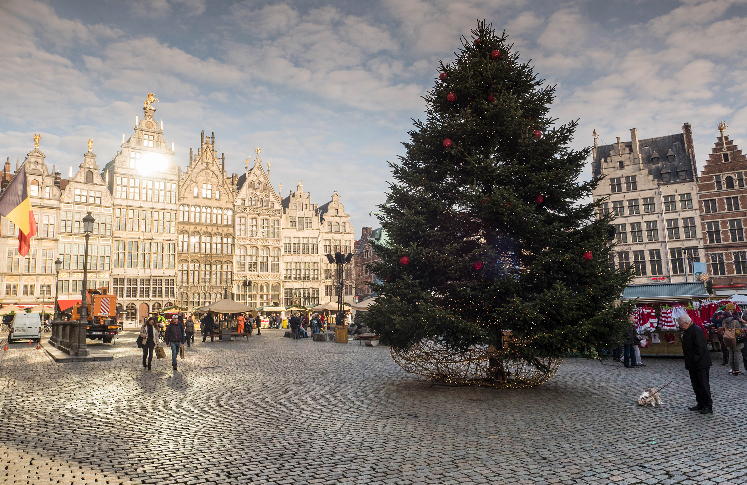 De kerstmarkt van Antwerpen overdag